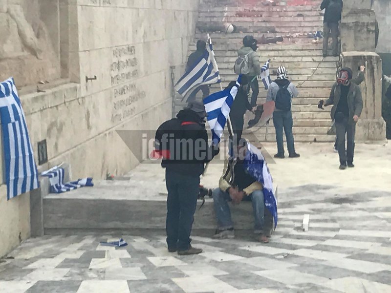 Σύνταγμα: Εριξαν χημικά για να διαλύσουν το συλλαλητήριο για τη Μακεδονία | iefimerida.gr 1