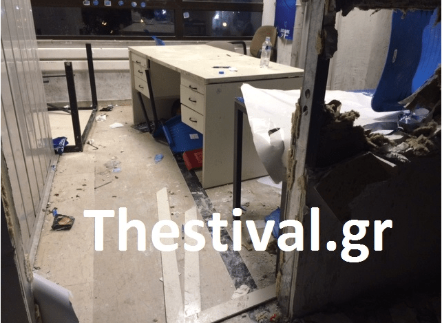 Αιματηρή συμπλοκή στο Πανεπιστήμιο Μακεδονίας με δυο τραυματίες -Κουκουλοφόροι τα έκαναν γυαλιά καρφιά [εικόνες] | iefimerida.gr 0