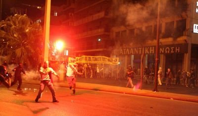 Επεισόδια στο αντιφασιστικό συλλαλητήριο - Συμπλοκές και ρίψη χημικών στη Μεσογείων [εικόνες] | iefimerida.gr 5