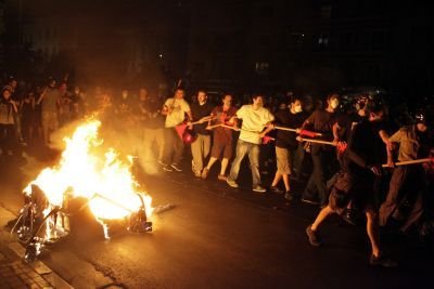 Επεισόδια στο αντιφασιστικό συλλαλητήριο - Συμπλοκές και ρίψη χημικών στη Μεσογείων [εικόνες] | iefimerida.gr 6