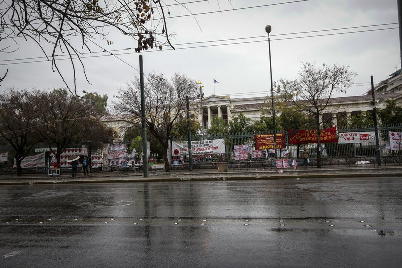 Εως το μεσημέρι ανοιχτές οι πύλες του Πολυτεχνείου