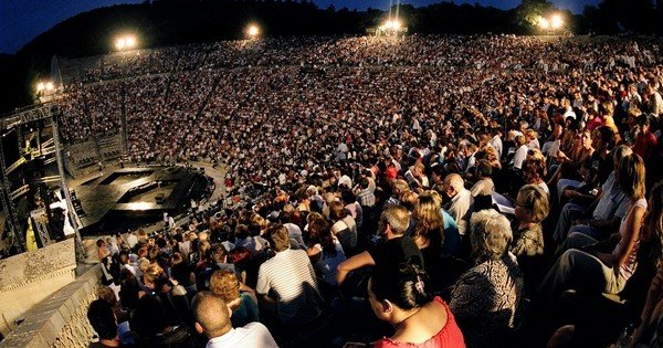 Τα 6+1 θεατρικά ραντεβού στην Επίδαυρο: Πανούσης, Καζάκος, Φέρτης και... καλαματιανός [πρόγραμμα]  | iefimerida.gr 3