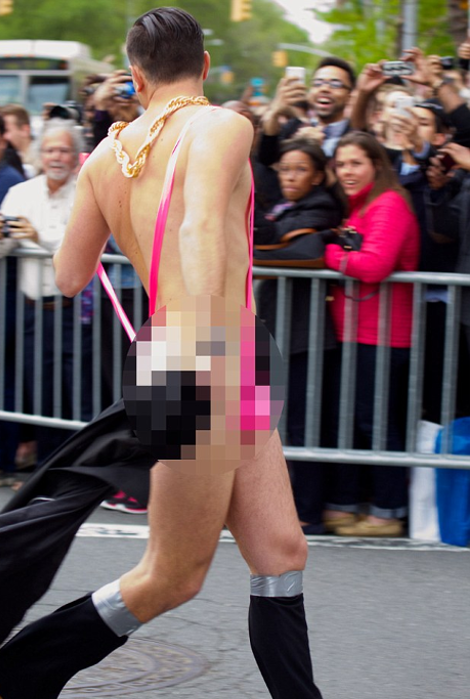 Ο καλλονός επιδειξίας που έκανε άνω κάτω το Μανχάταν [εικόνες] | iefimerida.gr 2