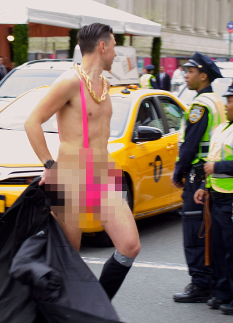 Ο καλλονός επιδειξίας που έκανε άνω κάτω το Μανχάταν [εικόνες] | iefimerida.gr 5