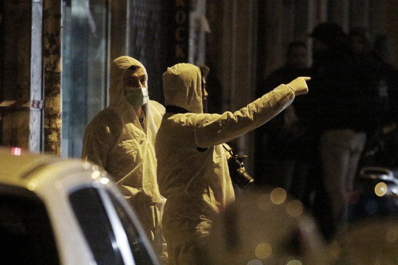 Συγκλονίζει ο φρουρός στη Χ. Τρικούπη: Είδα το όπλο, φώναξα «καλυφθείτε!» | iefimerida.gr 1