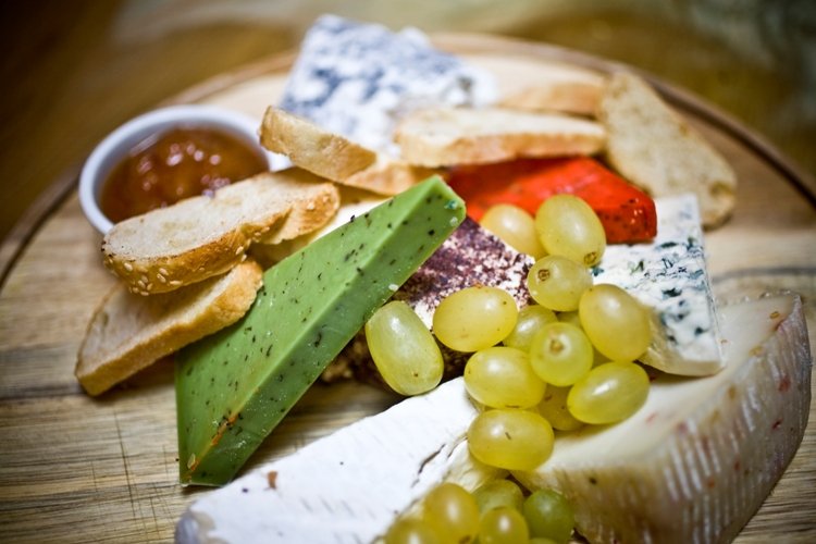 Ενα μπιστρό που το λένε Γκελ αλλάζει την οδό Κολοκοτρώνη και μπαίνει στη λίστα με τα πιο δυνατά μπέργκερ [εικόνες] | iefimerida.gr 1