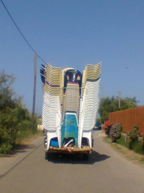 Η Φωτεινή Πιπιλή ξαναχτυπά: Φωτογραφίζει πλανόδιο επιπλοποιό και τα βάζει με την «κουλή» ελληνική πραγματικότητα [εικόνα] | iefimerida.gr 0