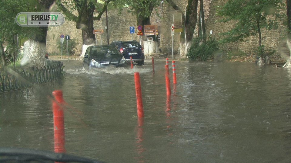 Καλοκαιρινό μπουρίνι στα Ιωάννινα -Αποζημίωσε στο τέλος με ένα εκπληκτικό ουράνιο τόξο [εικόνες & βίντεο) | iefimerida.gr 0