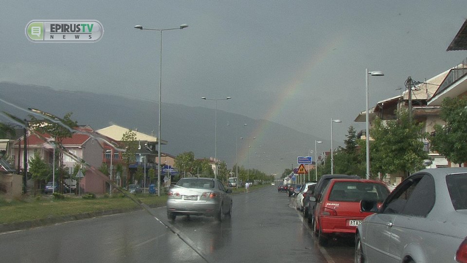Καλοκαιρινό μπουρίνι στα Ιωάννινα -Αποζημίωσε στο τέλος με ένα εκπληκτικό ουράνιο τόξο [εικόνες & βίντεο) | iefimerida.gr 2