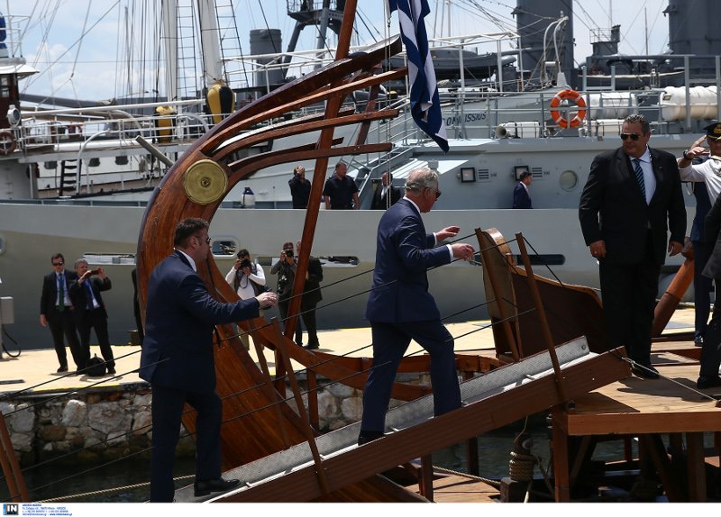  Στο θωρηκτό «Αβέρωφ» ο Κάρολος -Επισκέφθηκε και την τριήρη «Ολυμπιάς» [εικόνες] | iefimerida.gr 3