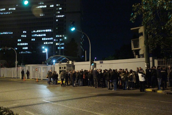 Συγκέντρωση διαμαρτυρίας για την απαγόρευση των διαδηλώσεων του ΠΑΜΕ έξω από το Προστασίας του Πολίτη [εικόνες] | iefimerida.gr 1