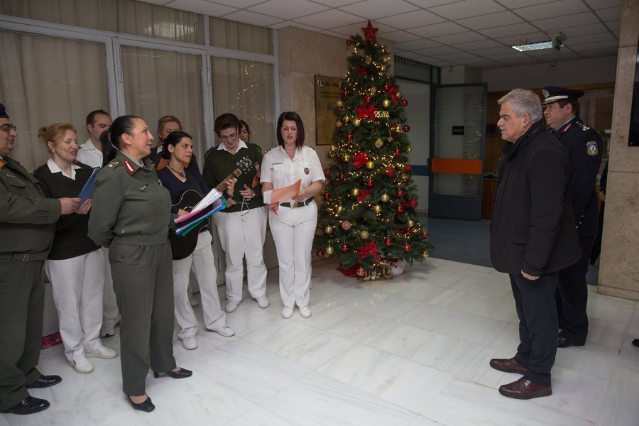 Στο 401 o Tόσκας -Επίσκεψη στο προσωπικό της ΕΛ.ΑΣ. που νοσηλεύεται [εικόνες] | iefimerida.gr 0