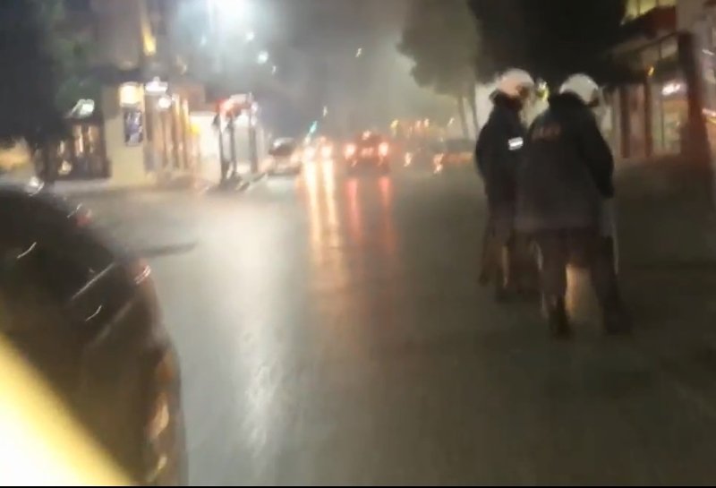 Μικρής έντασης επεισόδια στην Πάτρα -Ενας αστυνομικός τραυματίας [εικόνες] | iefimerida.gr 0