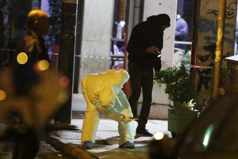 Συγκλονίζει ο φρουρός στη Χ. Τρικούπη: Είδα το όπλο, φώναξα «καλυφθείτε!» | iefimerida.gr 0