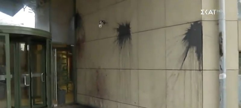 Καταδρομική επίθεση στο υπουργείο Περιβάλλοντος -Πέταξαν μπογιές [εικόνες] | iefimerida.gr 0