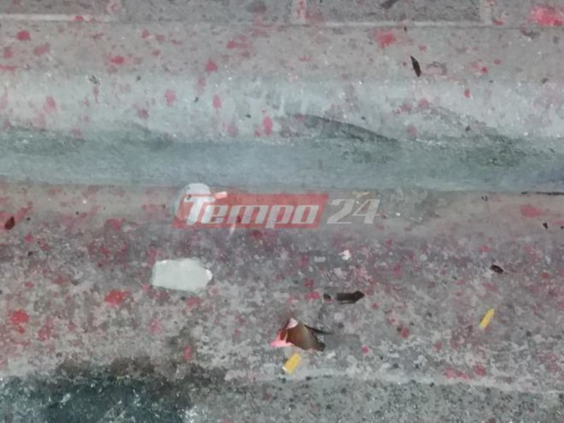 Πάτρα: Επίθεση με πέτρες και μπογιές σε συμβολαιογραφείο [εικόνες & βίντεο] | iefimerida.gr 2