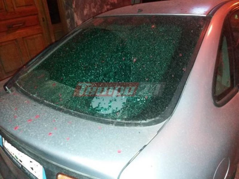 Πάτρα: Επίθεση με πέτρες και μπογιές σε συμβολαιογραφείο [εικόνες & βίντεο] | iefimerida.gr 4