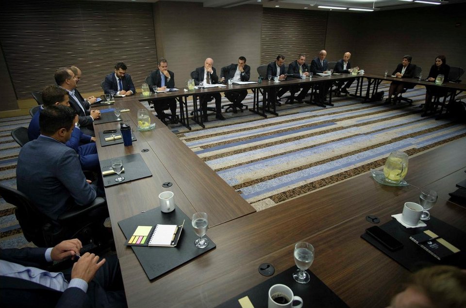 Σικάγο: Οι ομογενείς επιχειρηματίες πέταξαν τις γραβάτες στην συνάντηση με τον Τσίπρα [εικόνες] | iefimerida.gr 2