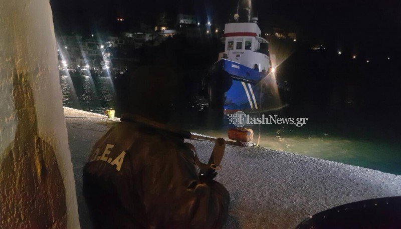 Εφοδος λιμενικών σε πλοίο νότια της Ιεράπετρας -Εντόπισαν μεγάλη ποσότητα ναρκωτικών | iefimerida.gr 0