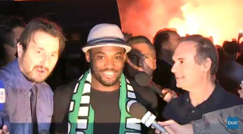 Χαμός στο αεροδρόμιο με τους οπαδούς του Παναθηναϊκού στην άφιξη του Μίκαελ Εσιέν [εικόνες] | iefimerida.gr 4