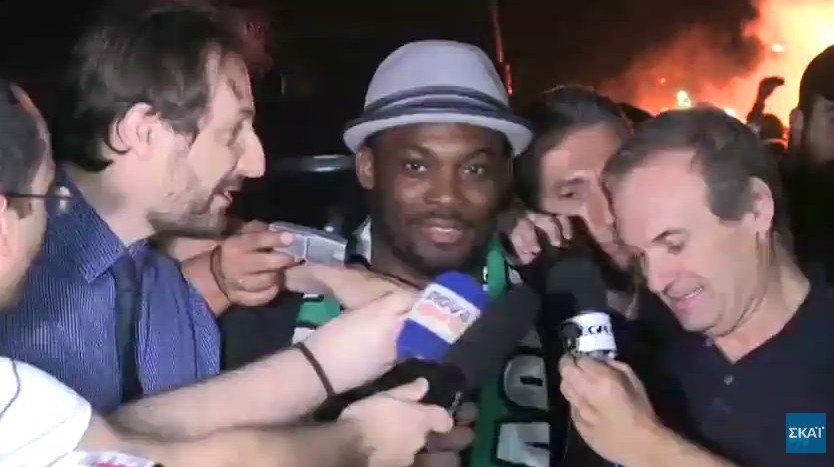 Χαμός στο αεροδρόμιο με τους οπαδούς του Παναθηναϊκού στην άφιξη του Μίκαελ Εσιέν [εικόνες] | iefimerida.gr 5