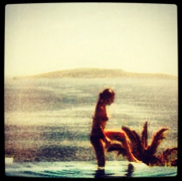 Η Εριέττα Κούρκουλου με μπικίνι στην πισίνα [εικόνες]  | iefimerida.gr 1