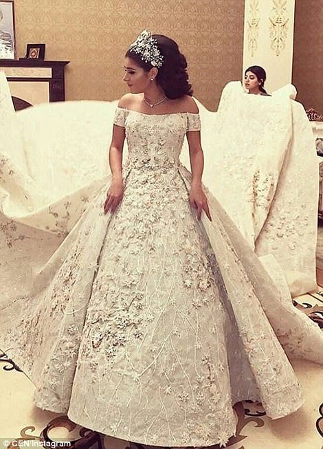 Παντρεύτηκε η ανιψιά του ιδιοκτήτη της Αρσεναλ -Χάλασαν εκατομμύρια, κιτς ο γάμος, βαριόταν και το έδειχνε ο γαμπρός [εικόνες] | iefimerida.gr 5