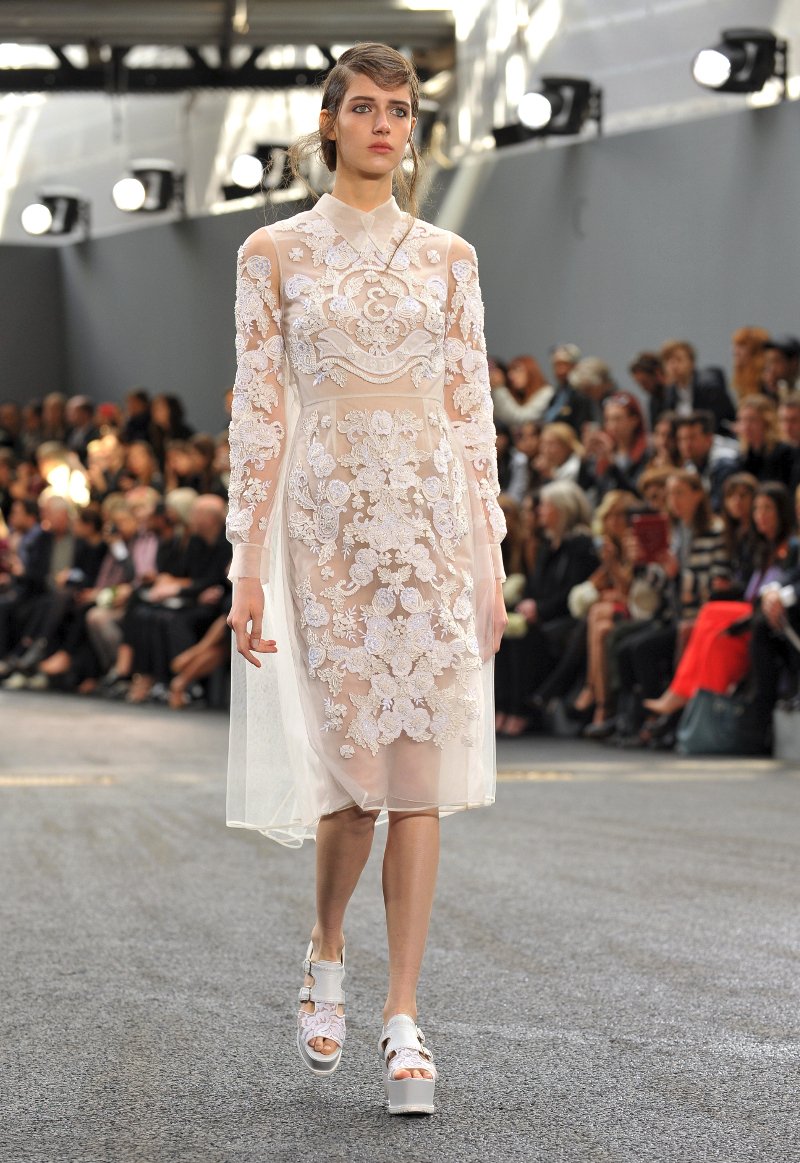 Αυτός είναι ο σχεδιαστής-φαβορί για το νυφικό της Μέγκαν Μαρκλ -Εχει ντύσει Μίντλετον και Πριγκίπισσα Ευγενία [εικόνες] | iefimerida.gr 2