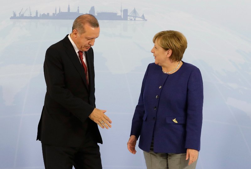 Εκρηξη βίας στο Αμβούργο για την G20 -Κουκουλοφόροι υποδέχθηκαν τους ηγέτες... σπάζοντας τα πάντα [εικόνες & βίντεο]  | iefimerida.gr 9