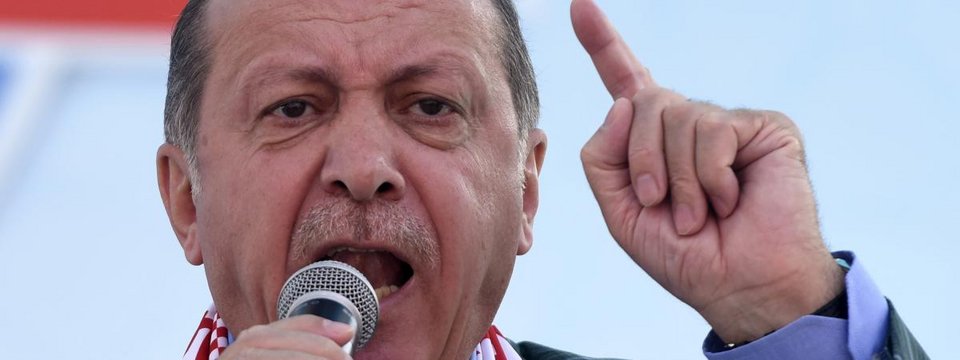 Αναλυτής: Θα ήταν επικίνδυνο για την Ευρώπη αν έχανε ο Ερντογάν το δημοψήφισμα | iefimerida.gr 0