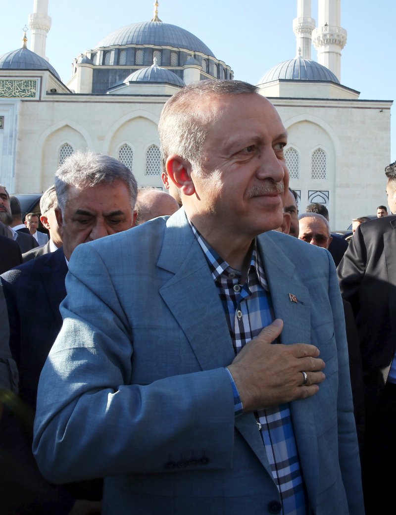 Λιποθύμησε ο Ερντογάν μέσα σε τζαμί -Αδιαθεσία λόγω του Ραμαζανιού [εικόνες] | iefimerida.gr 0