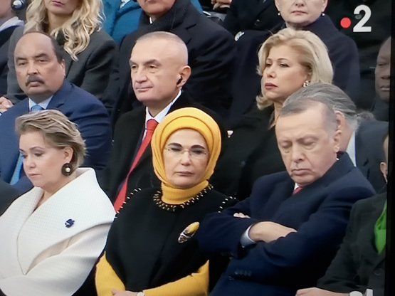 Και ο Ερντογάν αποκοιμήθηκε στο Παρίσι, στην ομιλία Μακρόν [βίντεο] | iefimerida.gr 0