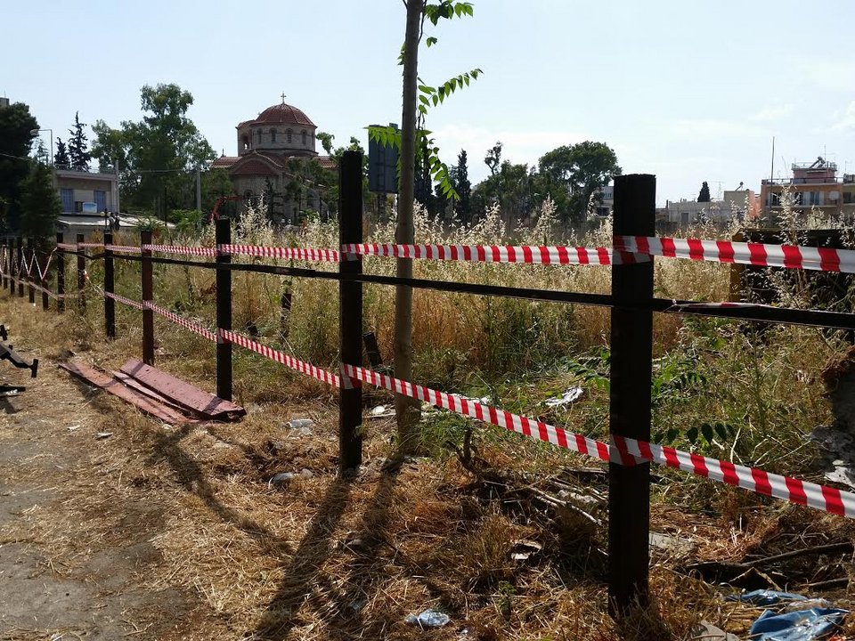 Καθαρίζουν το οικόπεδο της Νέας Φιλαδέλφειας και περιμένουν στην ΑΕΚ την οικοδομική άδεια [εικόνες & βίντεο] | iefimerida.gr 1