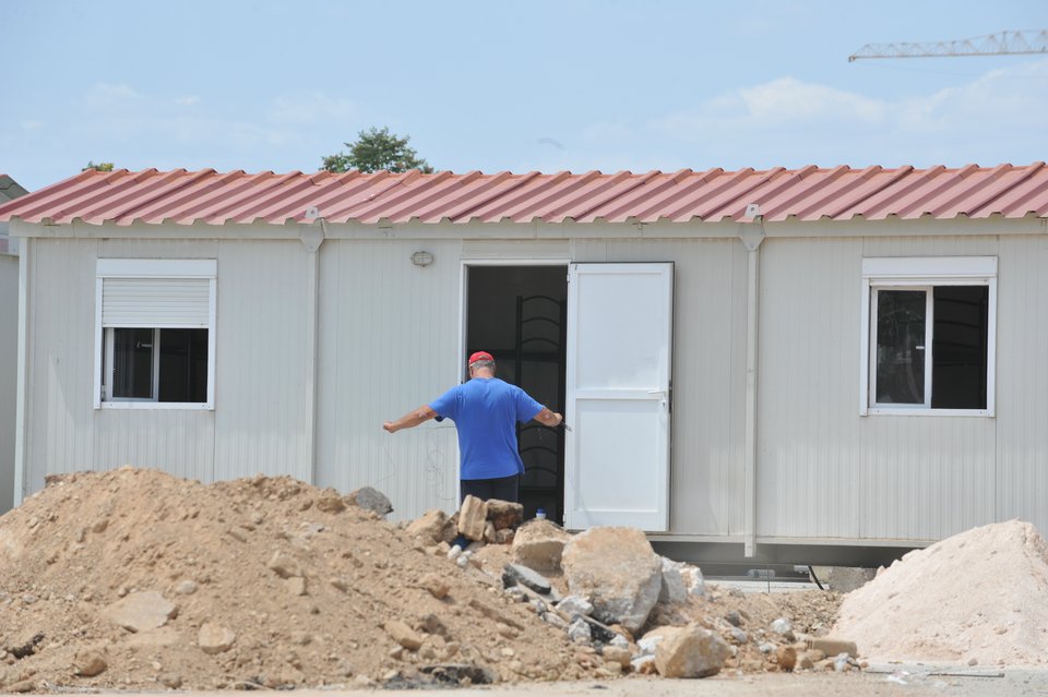 Πυρετώδεις εργασίες στον Βοτανικό για να μετεγκατασταθούν οι πρόσφυγες [εικόνες] | iefimerida.gr 1