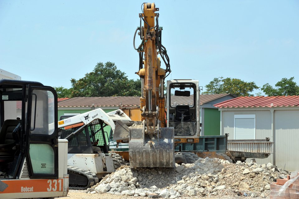 Πυρετώδεις εργασίες στον Βοτανικό για να μετεγκατασταθούν οι πρόσφυγες [εικόνες] | iefimerida.gr 3
