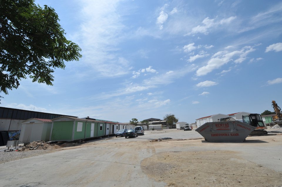 Πυρετώδεις εργασίες στον Βοτανικό για να μετεγκατασταθούν οι πρόσφυγες [εικόνες] | iefimerida.gr 4