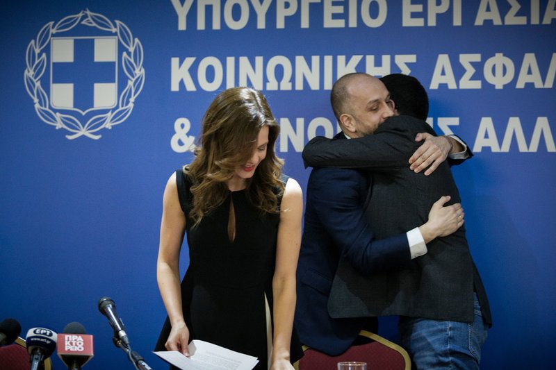 Ο Μπάρκας στη θέση του Ηλιόπουλου στο υπουργείο Εργασίας -Τα χαμόγελα της Αχτσιόγλου [εικόνες] | iefimerida.gr 0