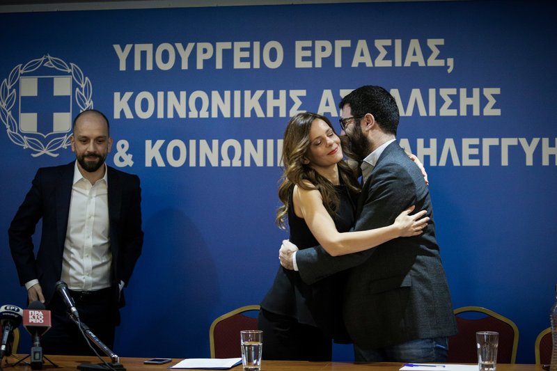 Ο Μπάρκας στη θέση του Ηλιόπουλου στο υπουργείο Εργασίας -Τα χαμόγελα της Αχτσιόγλου [εικόνες] | iefimerida.gr 1