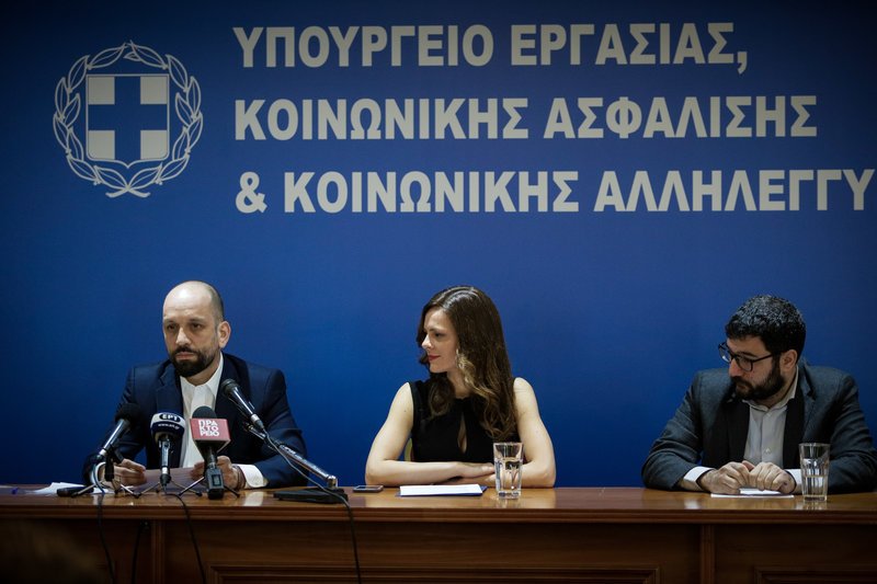 Ο Μπάρκας στη θέση του Ηλιόπουλου στο υπουργείο Εργασίας -Τα χαμόγελα της Αχτσιόγλου [εικόνες] | iefimerida.gr 2