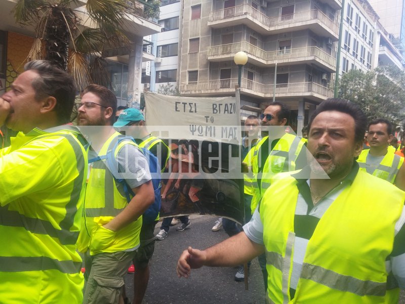 Οι μεταλλωρύχοι έφτασαν στο Μαξίμου -Φρούριο το κέντρο [εικόνες] | iefimerida.gr 1