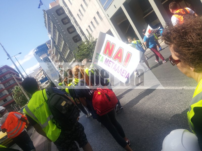 Οι μεταλλωρύχοι έφτασαν στο Μαξίμου -Φρούριο το κέντρο [εικόνες] | iefimerida.gr 2