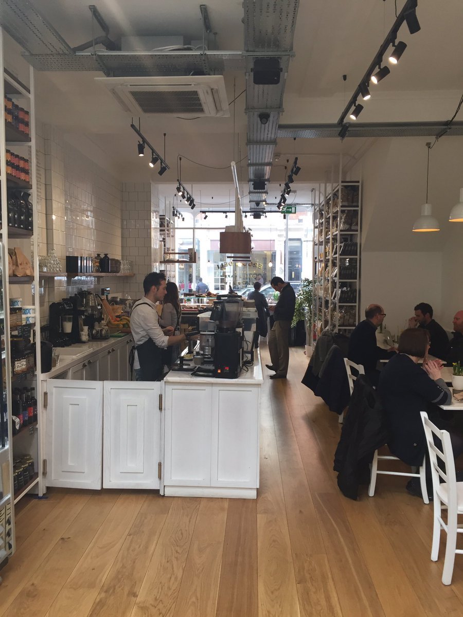 Ο Αδωνις ήπιε καφέ σε ελληνικό μαγαζί στο Λονδίνο και το λάτρεψε [εικόνες] | iefimerida.gr 2