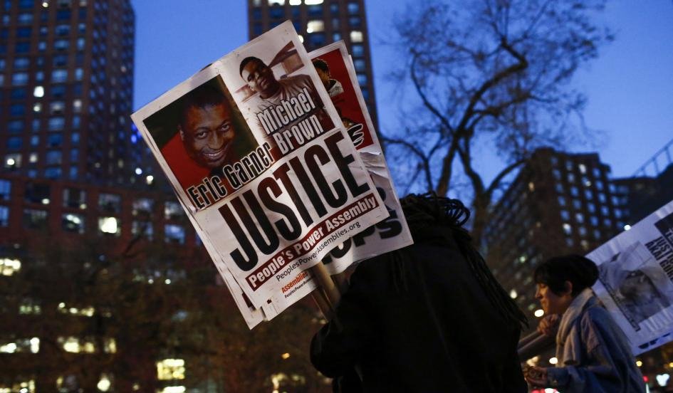 Νέα Υόρκη: Επεισόδια και συλλήψεις για την αθώωση αστυνομικού που στραγγάλισε Αφροαμερικανό [εικόνες & βίντεο] | iefimerida.gr 15