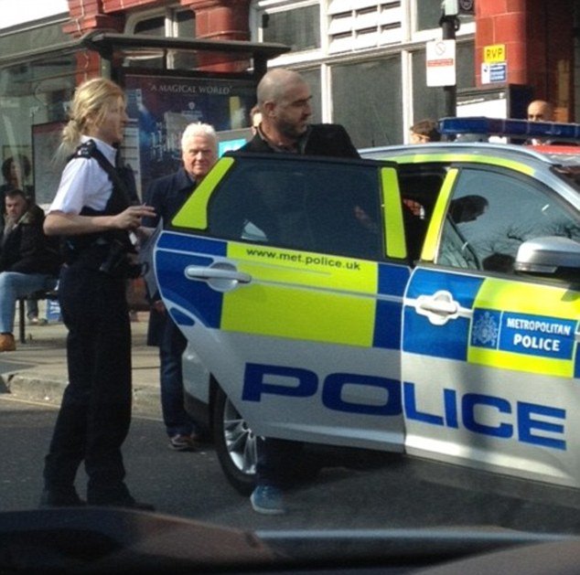 Ταύρος εν υαλοπωλείω ο Ερικ Καντονά -Ο ασυγκράτητος θρύλος της Μάντσεστερ συνελήφθη ξανά για ξυλοδαρμό [εικόνες] | iefimerida.gr 2