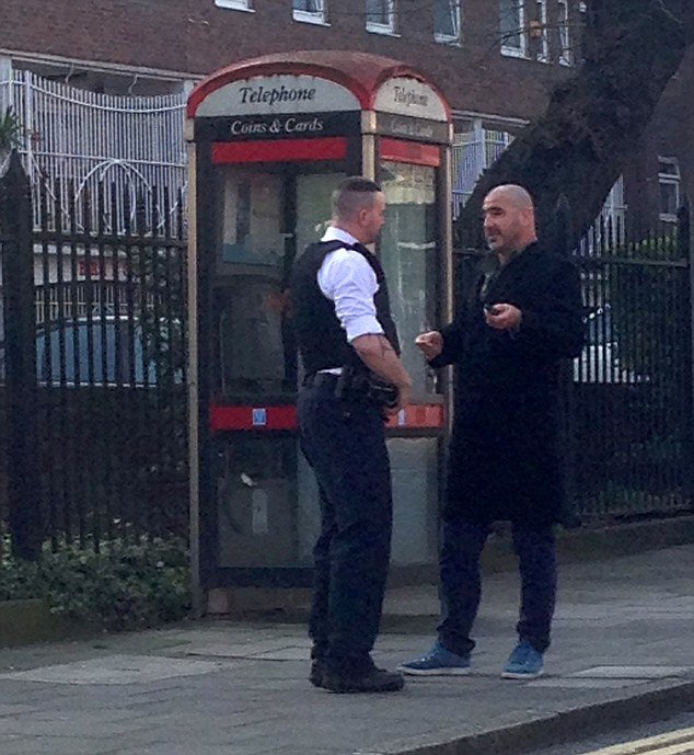 Ταύρος εν υαλοπωλείω ο Ερικ Καντονά -Ο ασυγκράτητος θρύλος της Μάντσεστερ συνελήφθη ξανά για ξυλοδαρμό [εικόνες] | iefimerida.gr 0