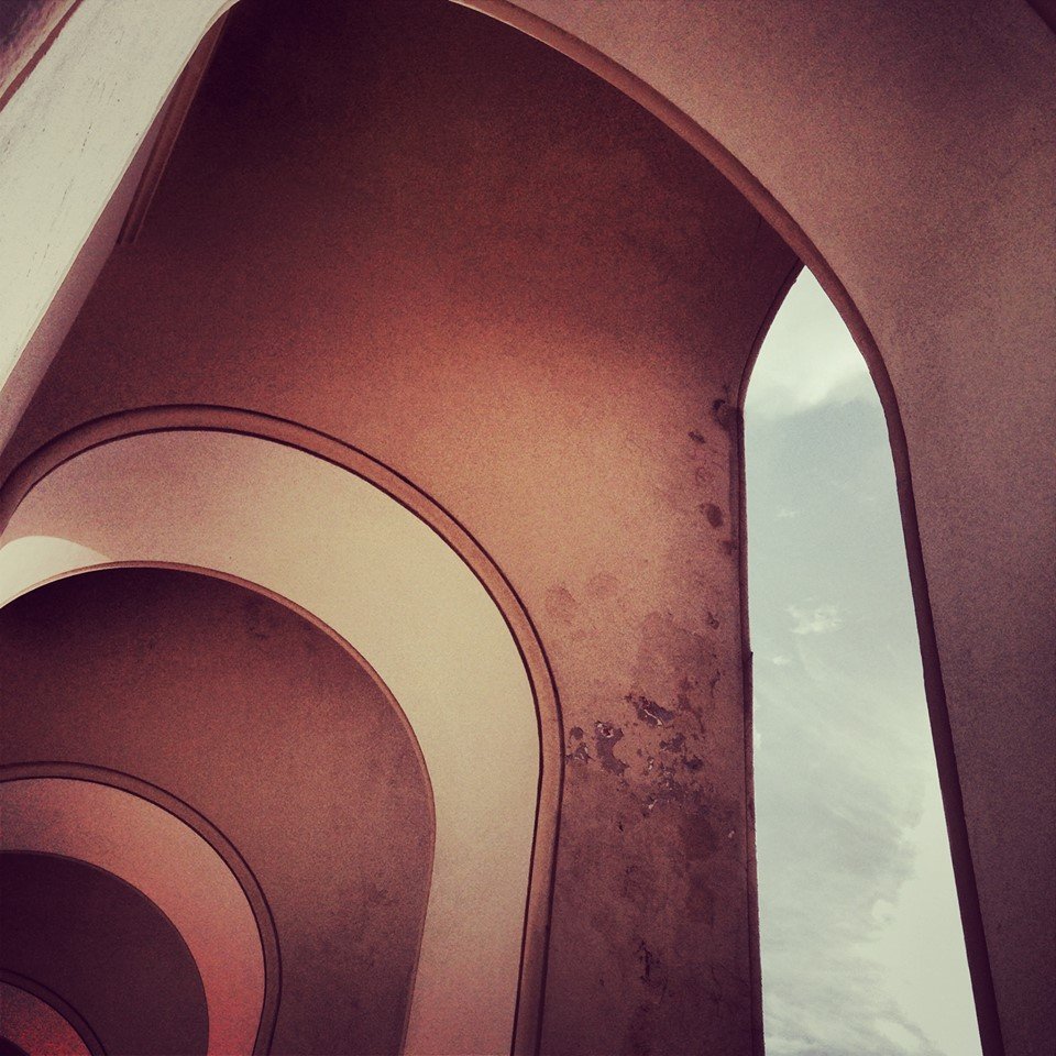 Ερυθραία, Αλβανία, Ελλάδα: Οι «δημιουργικές διακοπές» των αποικιακών αρχιτεκτόνων [εικόνες]  | iefimerida.gr 0