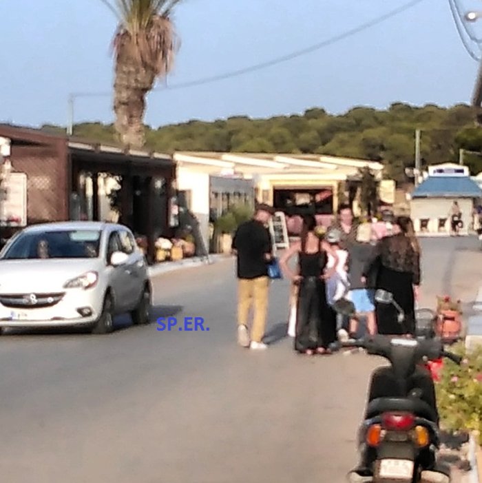 Οι πρώτες φωτογραφίες από τις διακοπές των Μπέκαμ στην Ελλάδα [εικόνες] | iefimerida.gr 2