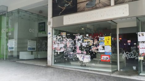 Η ερήμωση της Ερμού -Ο άλλοτε πιο εμπορικός δρόμος της Αθήνας γέμισε ενοικιαστήρια [εικόνες] | iefimerida.gr 1