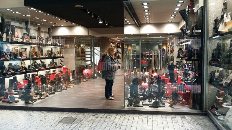  Η Ερμού δεν θυμίζει πια Χριστούγεννα -Γιατί τα καταστήματα δεν στόλισαν [εικόνες] | iefimerida.gr 2