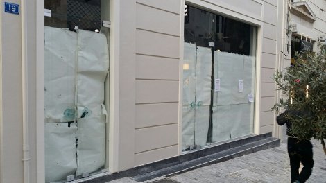 Η ερήμωση της Ερμού -Ο άλλοτε πιο εμπορικός δρόμος της Αθήνας γέμισε ενοικιαστήρια [εικόνες] | iefimerida.gr 4